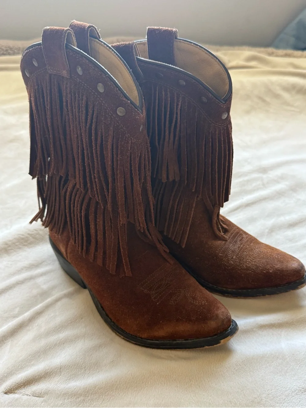Girls brown suede fringe cowgirl boots Shyanne size 2